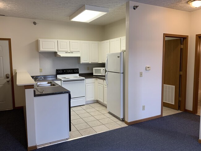 Building Photo - 135 S River Rd