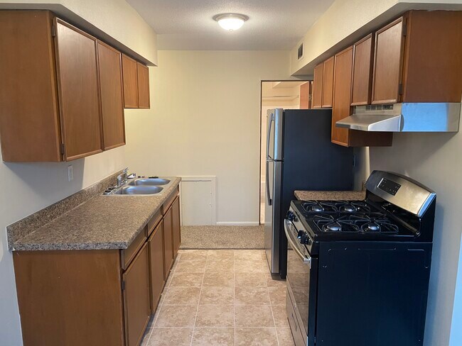 Cocina - 5745 Glenwood Ave