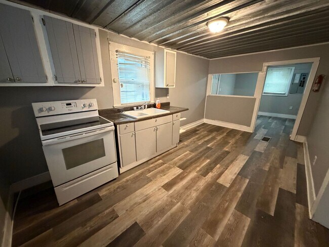 Foto del edificio - 2 Bedroom- 1 Bathroom- Home in Silver Creek!