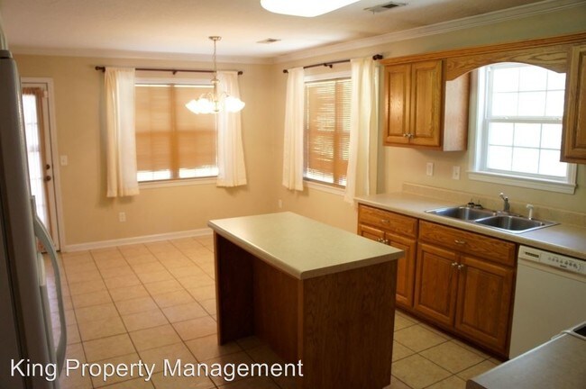 Foto del edificio - 4 br, 2 bath House - 210 Foxley Road