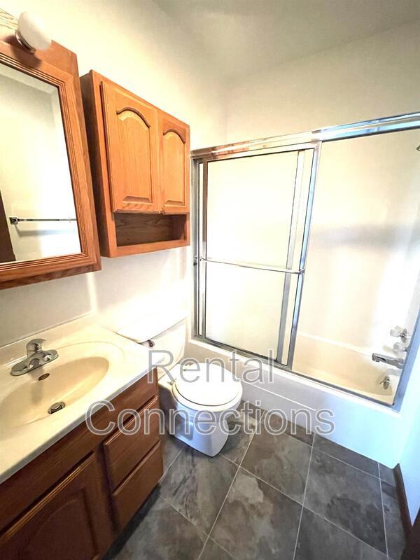 Building Photo - 400 E College St