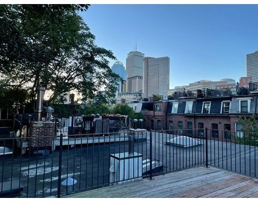 Building Photo - 47 Lawrence St