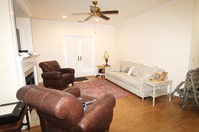 Foto del edificio - 1119A Southbend Dr