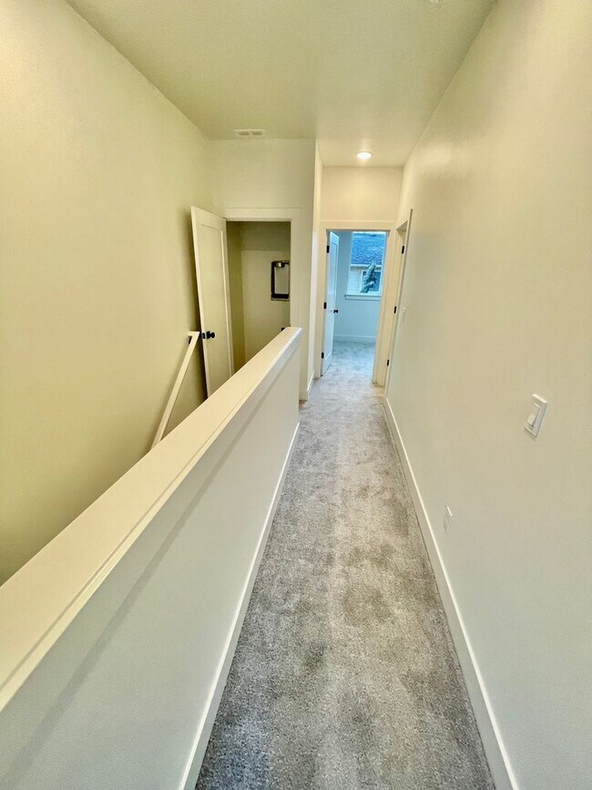 Foto del edificio - TWO WEEKS FREE RENT! Move-in Special! BRAN...