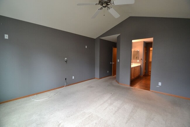 Building Photo - 4879 Jedediah Smith Rd