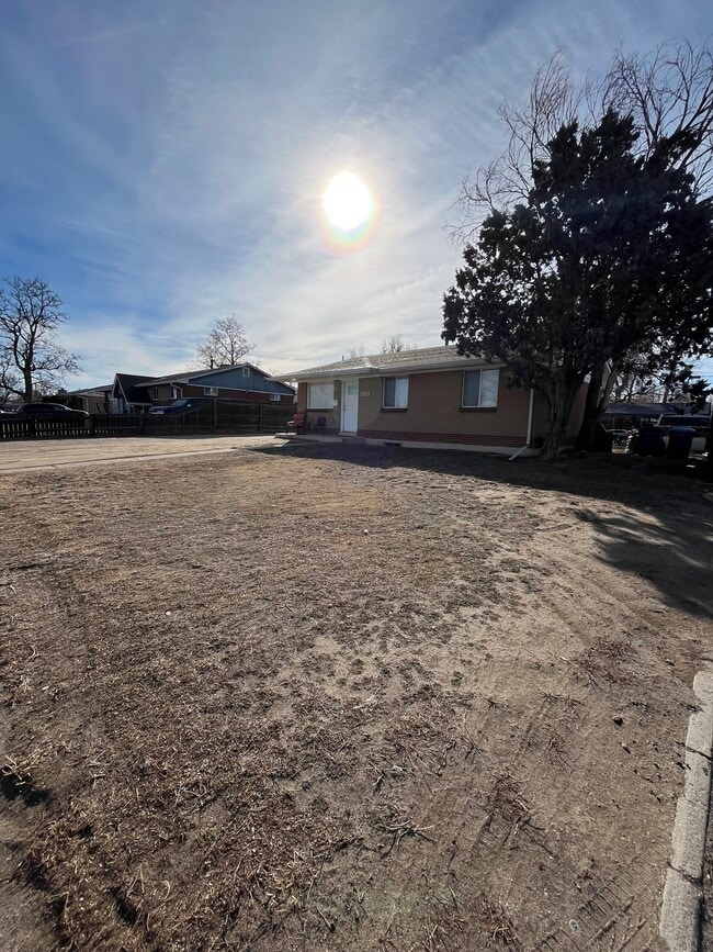 Building Photo - 6020 E 68th Way