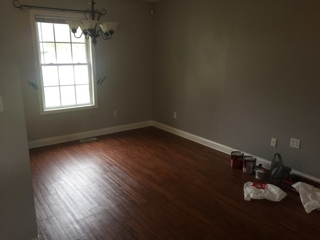 Building Photo - 1512 Laura Ln