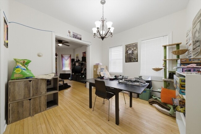 Foto del edificio - 3730 N Troy St
