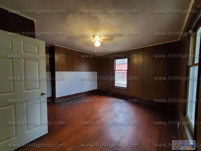 Foto del edificio - Huge 4 Bed House!