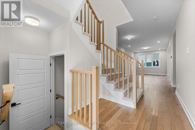 Building Photo - 305 Cornflower Row