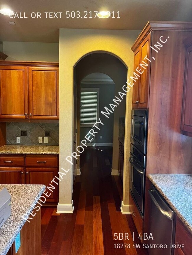 Building Photo - 3-Story home located in the Renaissance Po...