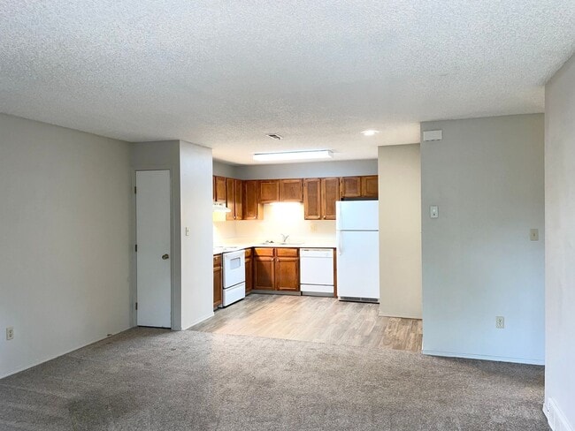 Building Photo - 2nd Floor 2 Bedroom Condo