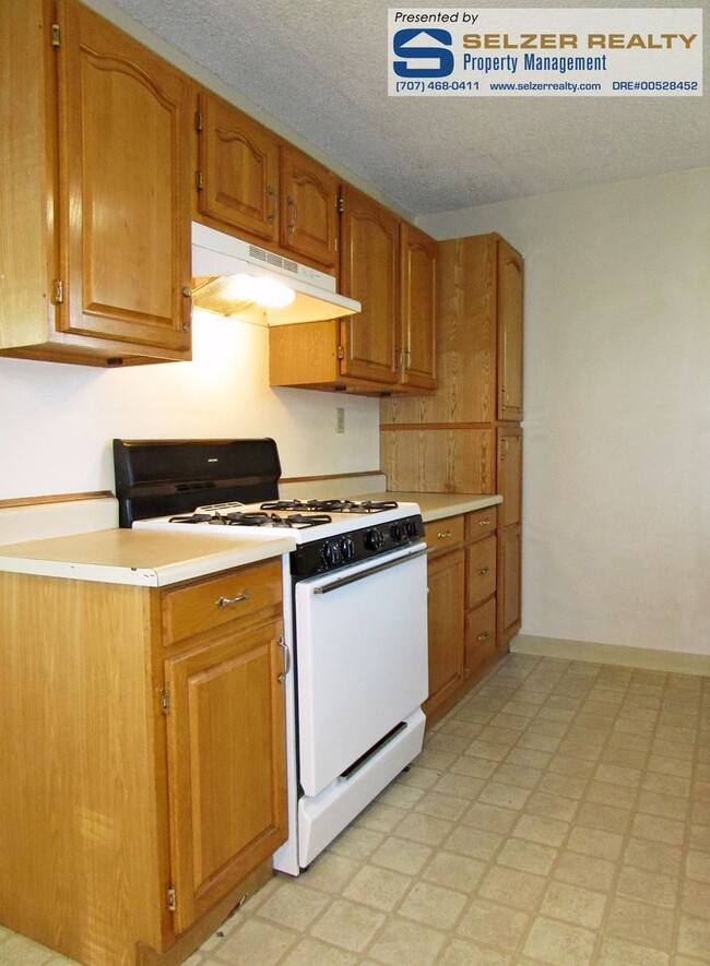 Building Photo - Roomy 2 bd. downstairs apt. near school, p...