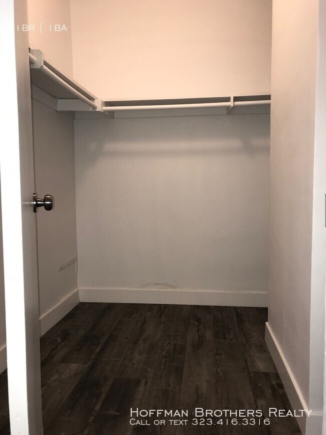 Building Photo - 122 E Leatrice Ln Anaheim CA 92802