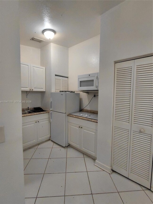 Foto del edificio - 1050 NE 82nd St