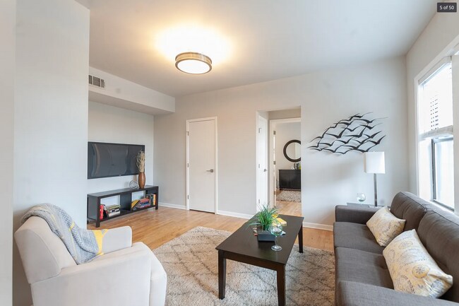 Foto del edificio - Uptown - 1 Bed / 1 Bath - Dog Friendly!