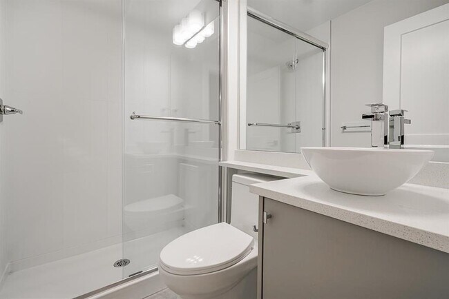 Photo du bâtiment - 16583 25a Ave