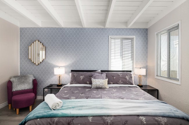 Building Photo - 281 E Pleasant St