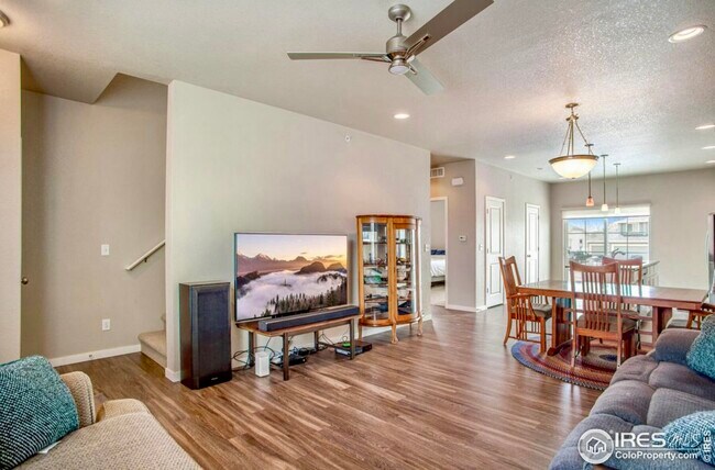 Building Photo - 6024 W 1st St