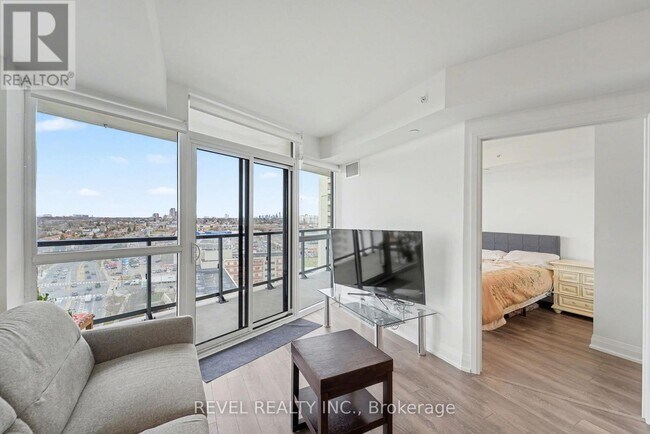 Photo du bâtiment - 1461 Lawrence Ave W