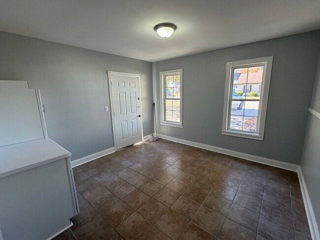 Building Photo - Remodeled bathrooms, new kitchen in this N...