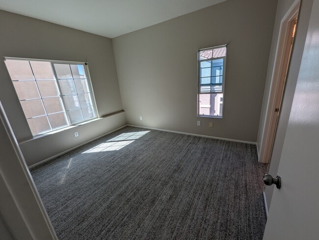 Building Photo - 211 Montana del Lago Dr