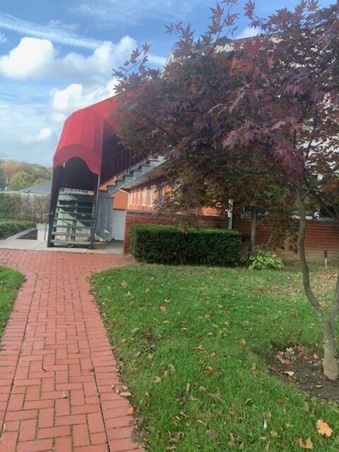 Foto del edificio - 399 Bedford Rd