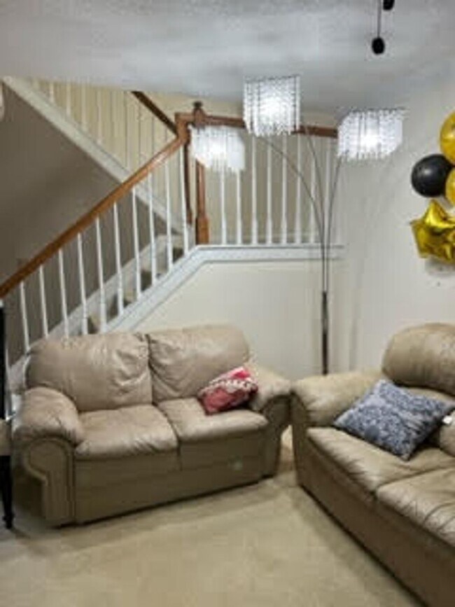 Foto del edificio - Charming updated 3 bedroom and 2.5 bath To...