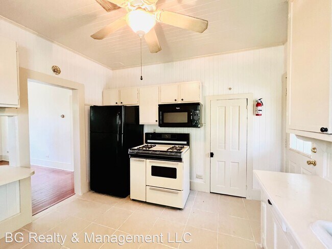 Building Photo - 2 br, 1 bath House - 300 S. Orange Street