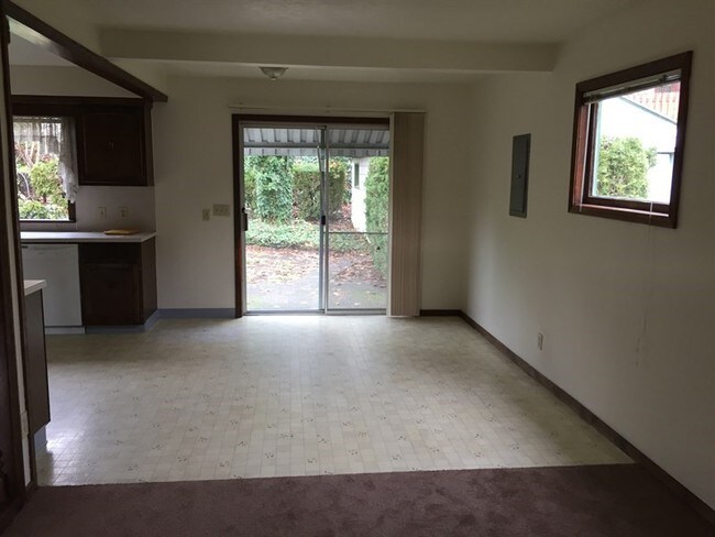 Foto del edificio - 3714 E 8th St