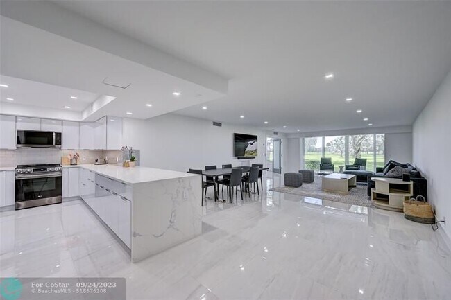 Building Photo - 3090 N Course Dr