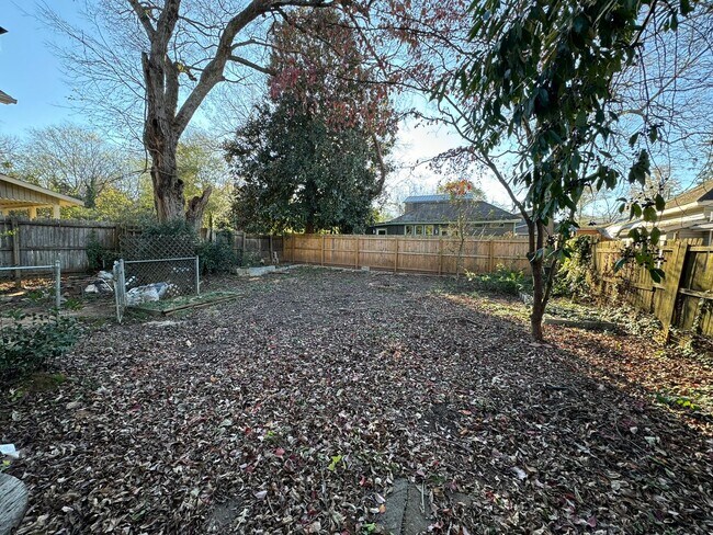 Building Photo - Charming Normaltown 2 Bedroom Standalone H...
