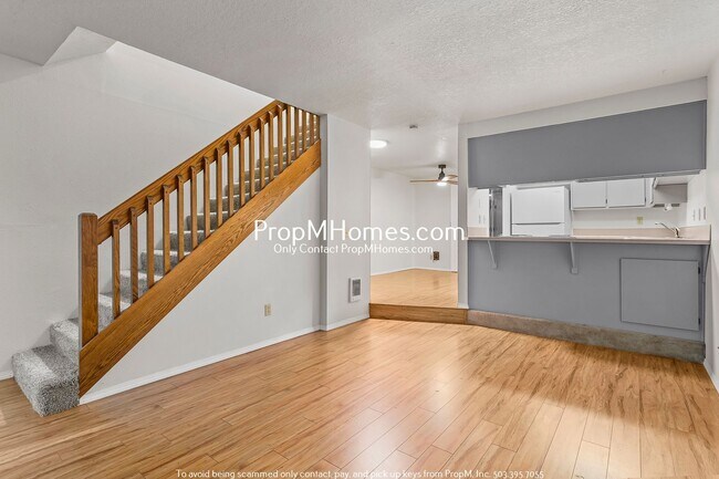 Foto del edificio - Charming Hillsdale/Multnomah Village Living with Parkside Convenience!