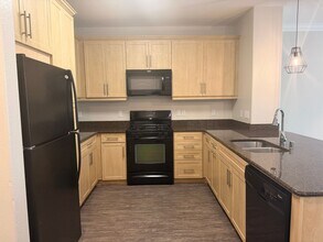Interior Photo - Stadium House Apartments