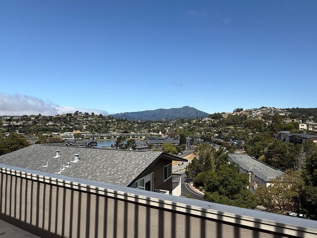 STUNNINGLY UPDATED 2 BED / 1 BATH TIBURON ... - STUNNINGLY UPDATED 2 BED / 1 BATH TIBURON ... Apartment
