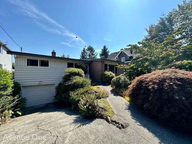 Building Photo - 3 br, 3 bath House - 3507 NE 43rd St