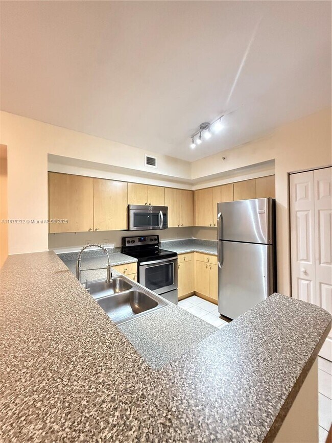 Foto del edificio - 7940 N Nob Hill Rd