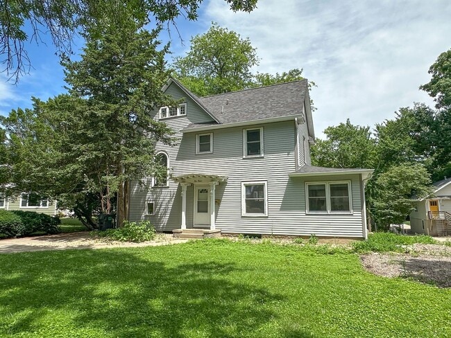Building Photo - 412 Ash Ave