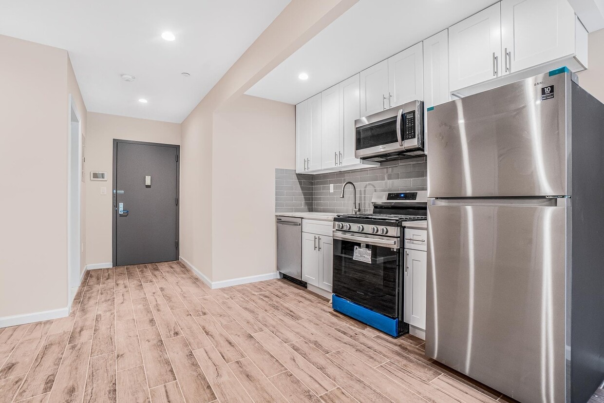 6527 Roosevelt Ave, Queens, NY 11377 House for Rent in Queens, NY