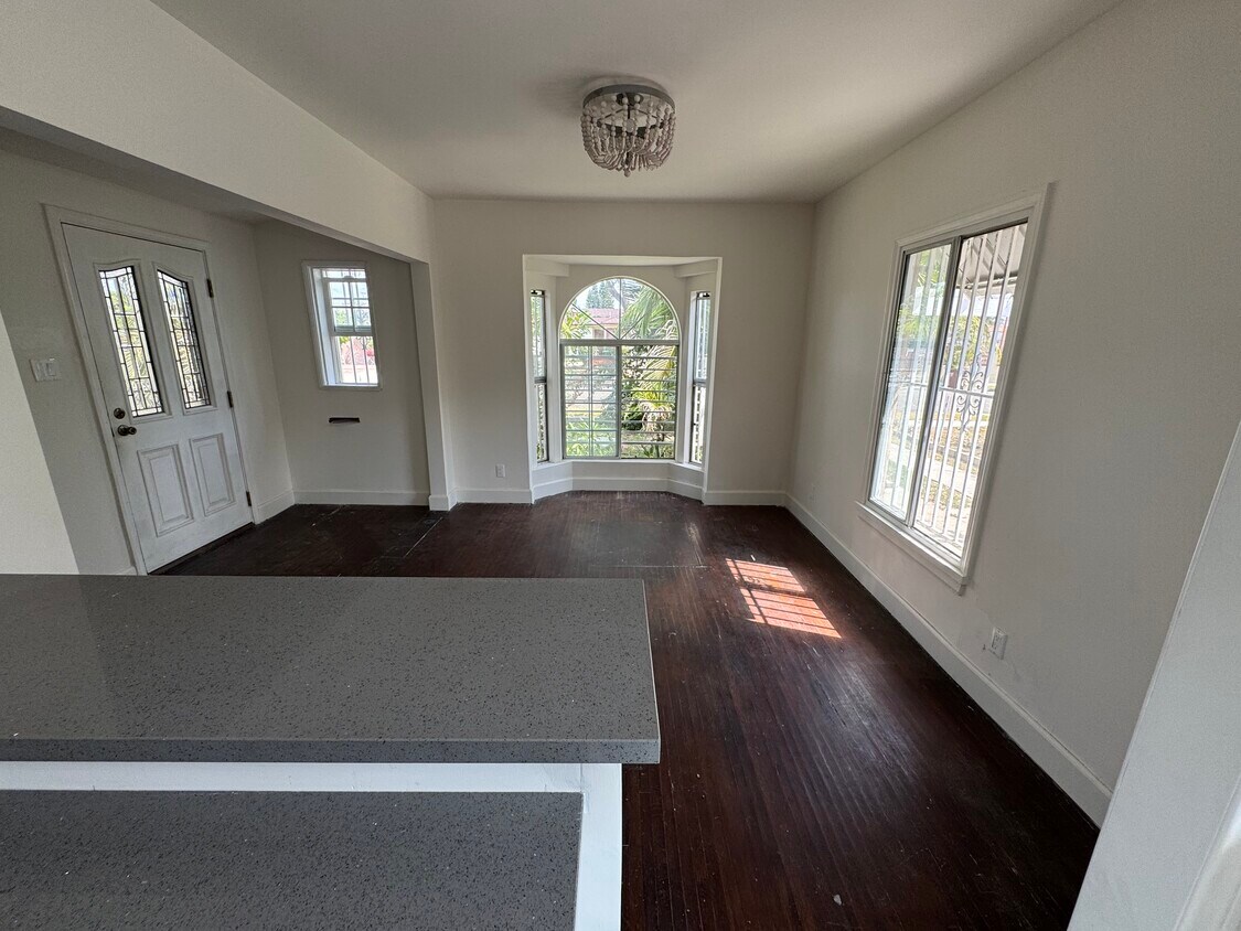 Foto principal - 619 S Bradfield Ave