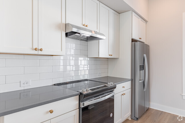 2BR, 2.5BA - 1,337SF - Kitchen - 801 North Central