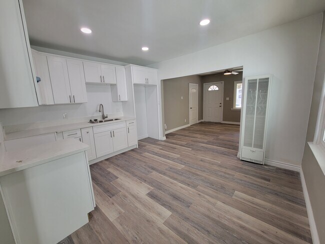 Building Photo - 3069 Harrington Ave