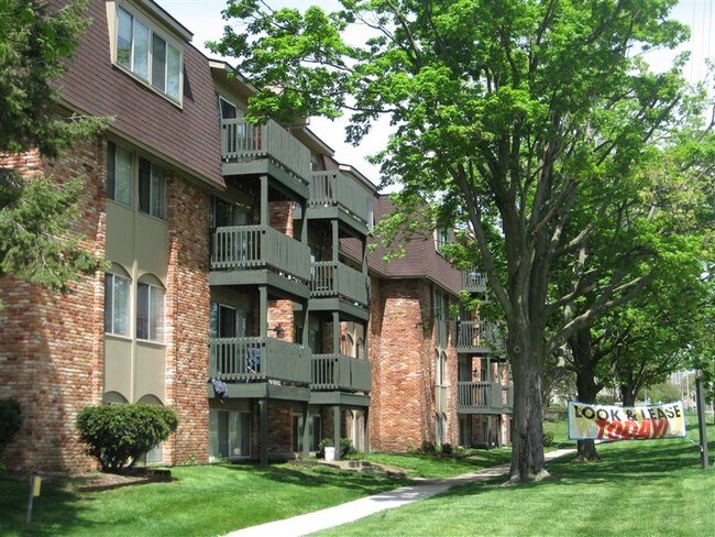 Building Photo - 332 S Kendall Ave