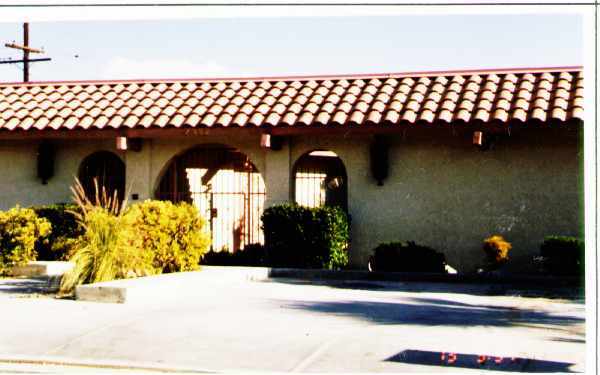 Primary Photo - 2552 N Junipero Ave