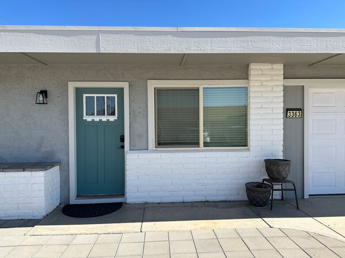 Primary Photo - 3361 &amp; 3363 Oro Grande Blvd