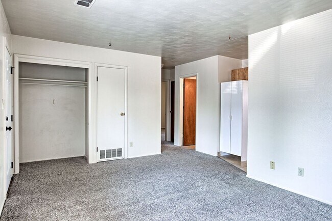 Foto del edificio - 2110 Applewood Rd