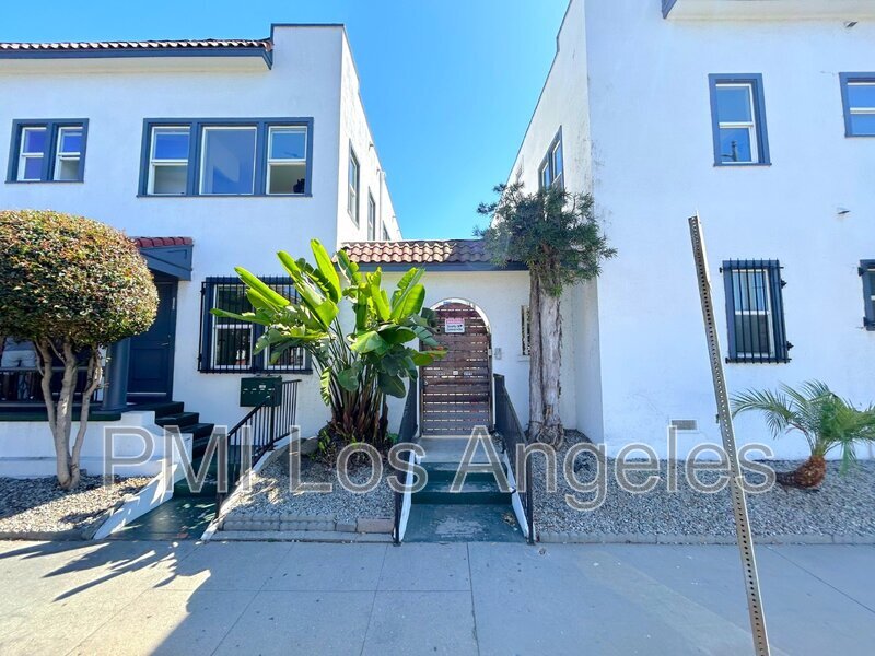 Foto principal - 3004 Normandie Ave