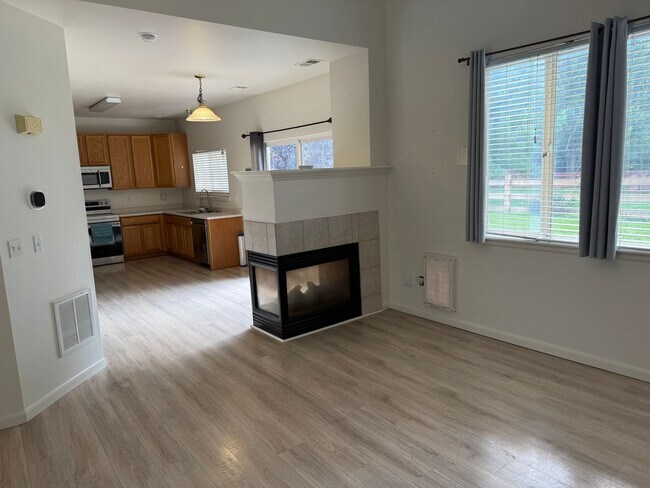 Building Photo - Refreshed 3-Bedroom Home in Waterglen Neig...