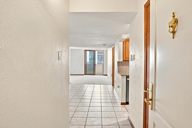Foto del edificio - $1,495.95 - 1 Bed, 1 Bath Condo in Downtown Denver with Central AC, and Building amenities.