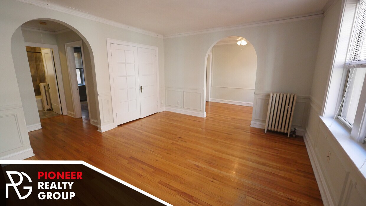 Primary Photo - 435 W Surf St